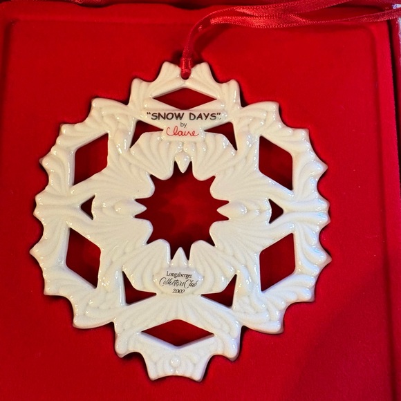 Longaberger "Claire" Collectors Club Snow Days 2002 Snowflake Ornament in box - Picture 2 of 9